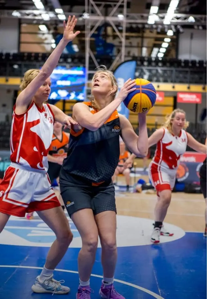 Speelster van het damesteam 3x3 van BC Bumpers in actie